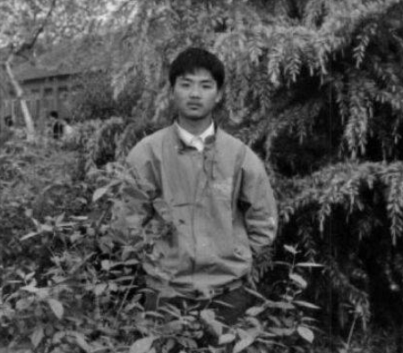 同样都是富豪衣锦还乡,刘强东和曹德旺有什么区别?