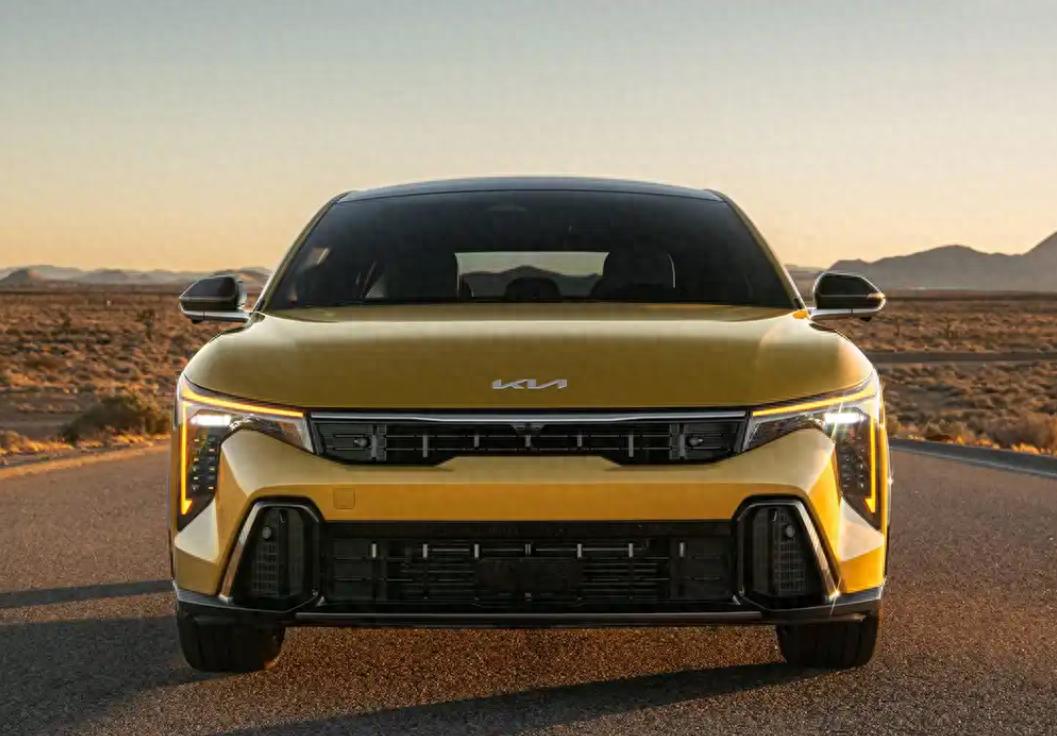 外观微调 两厢版本更运动 新款起亚K4 Hatchback官图