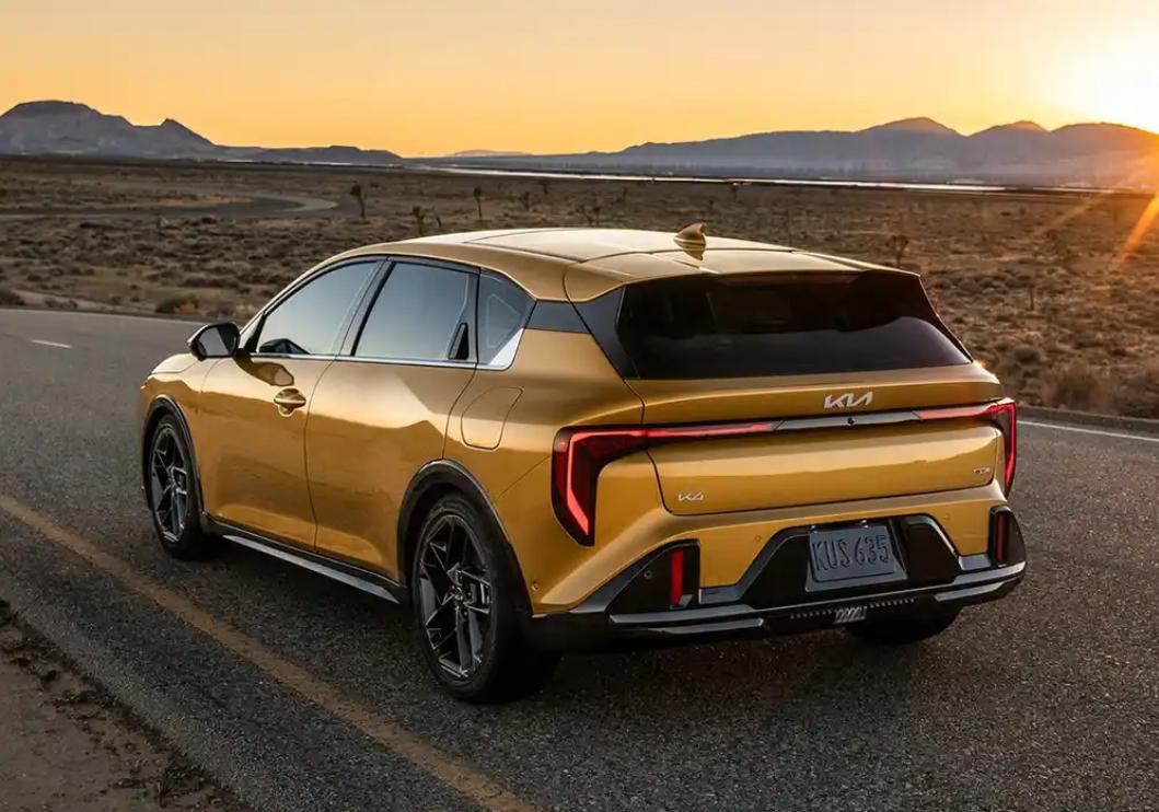 外观微调 两厢版本更运动 新款起亚K4 Hatchback官图