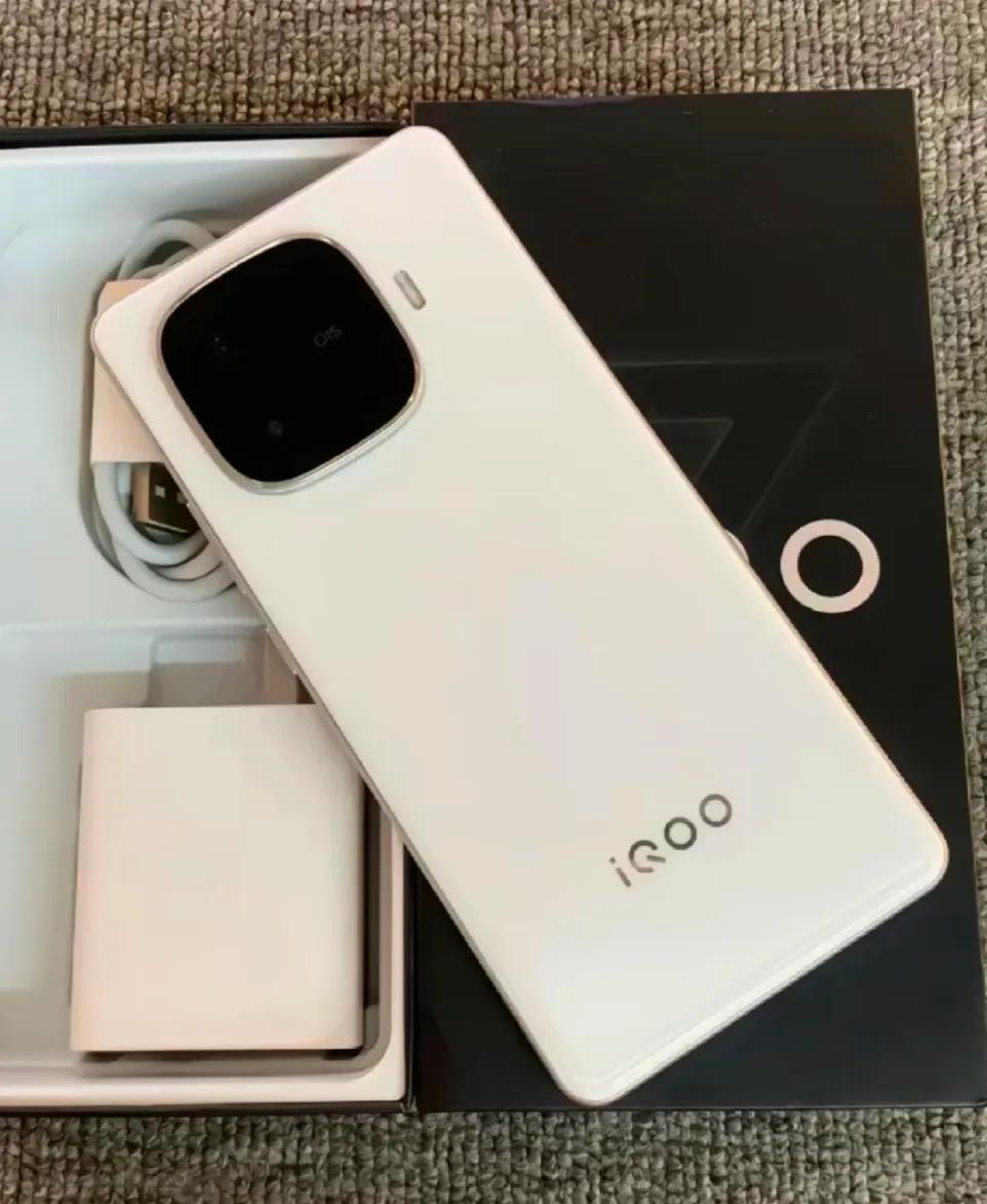同样是新一代骁龙8s,iqoo和红米你会选择谁呢?