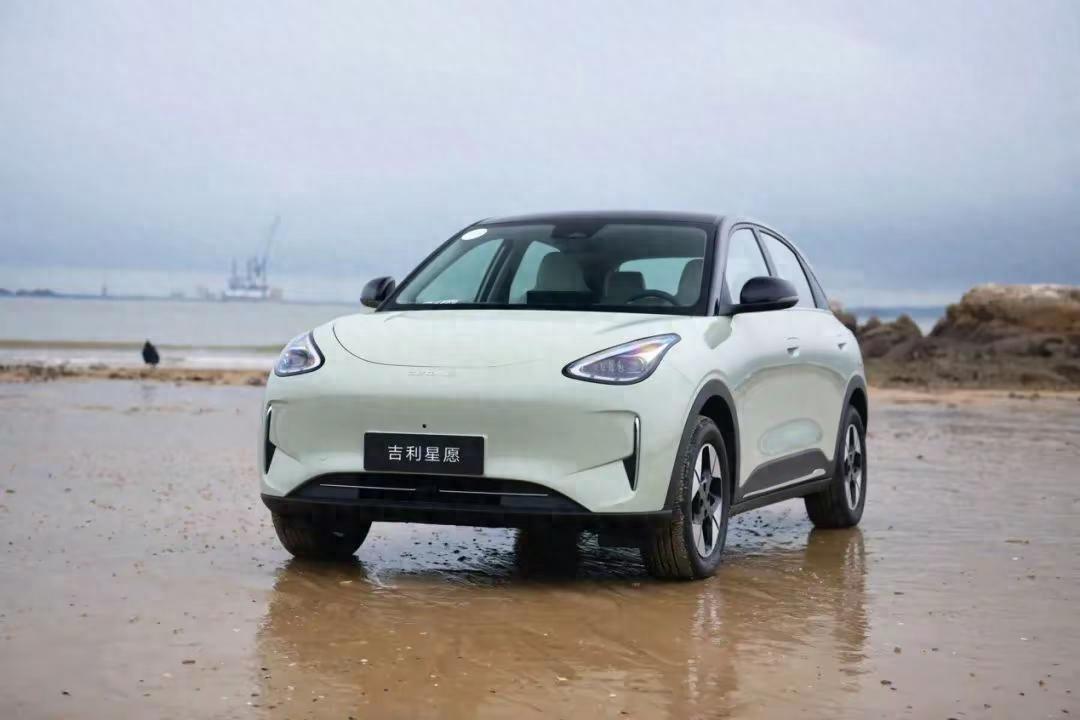 都是10万内纯电小车,吉利星愿和埃安UT谁更安全?对比后差距明显